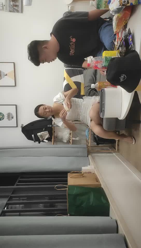 #熟女 #少妇  #人妻 兄弟3P人妻，苗条人妻被操的淫水直流，骚逼都被玩烂了