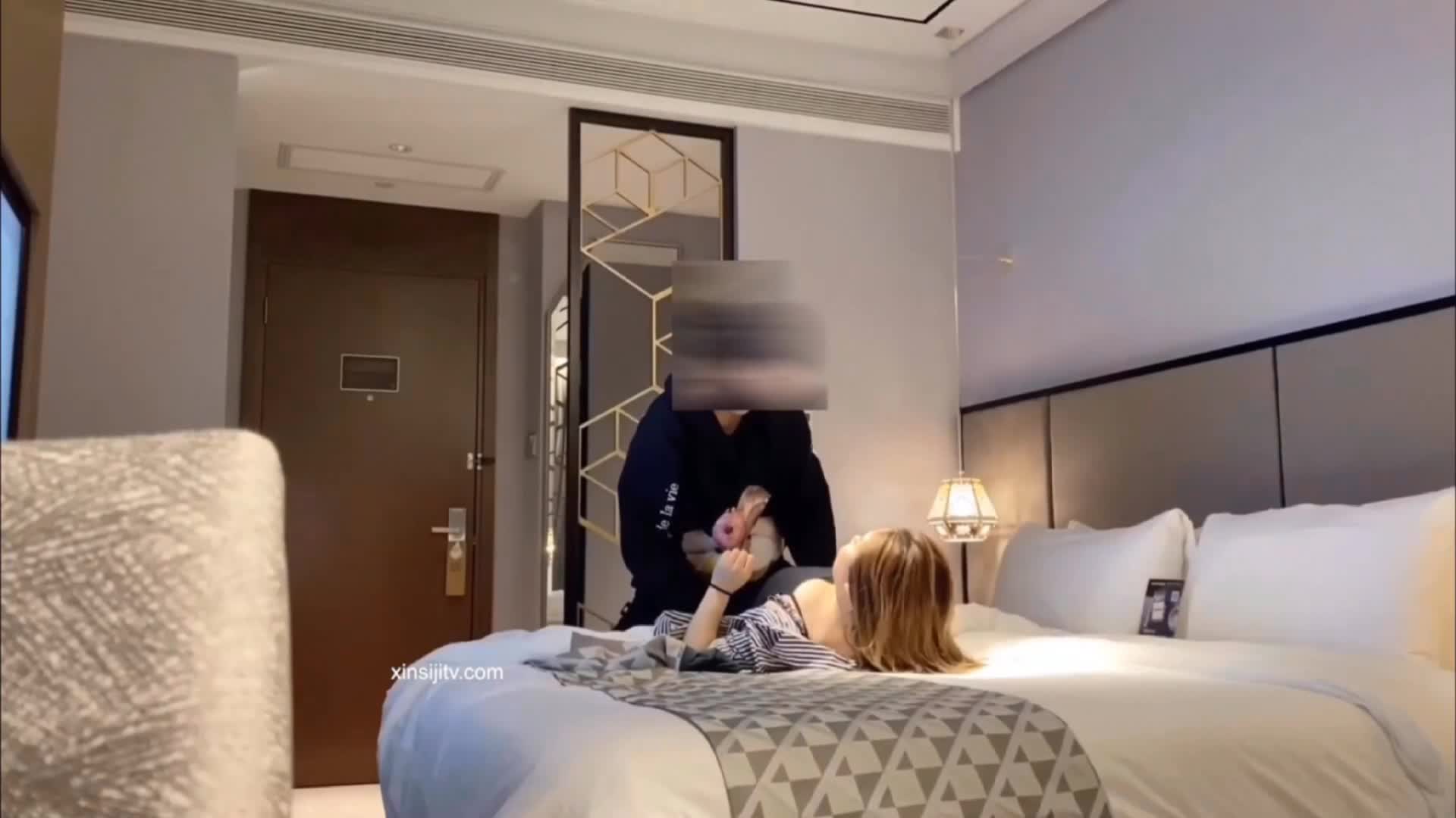 “我要回家睡觉 等一下”对白刺激~反差丰满美少妇被PUA大神强推扒光啪啪嘴说不要内心兴奋不已边用淫语调教边爆肏强行内射