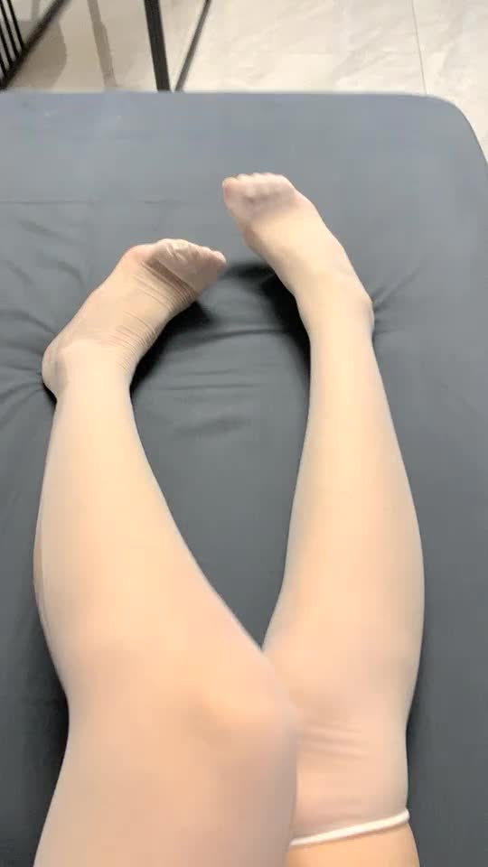 #熟女 #少妇  敢脱敢露，极品小少妇，特写鲍鱼，人间尤物，日入过万必看