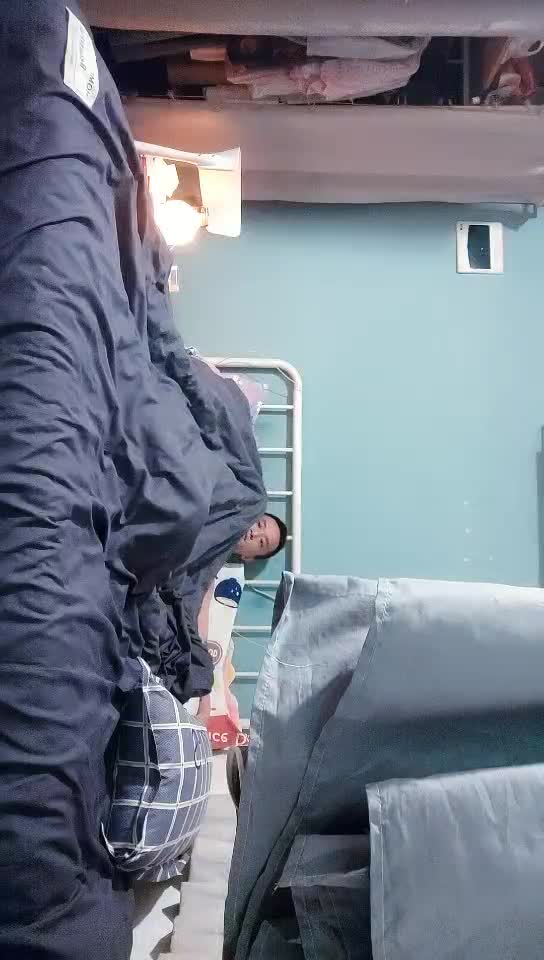 #熟女  #少妇 #良家 约良家短发少妇，被窝里舔逼口交，按着腿正入抽插，站立后入扶腰猛操
