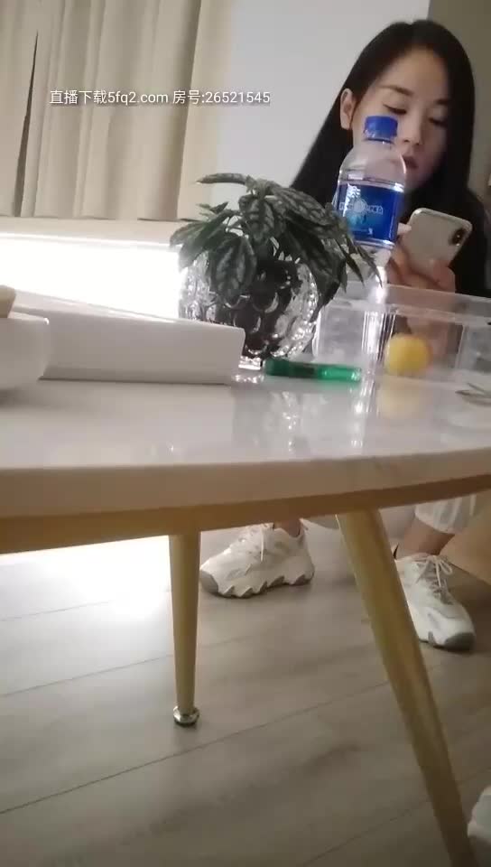 #熟女 #少妇  约了两个少妇玩双飞，换上情趣装口交一前一后猛操，做服务按摩舔菊搞两炮