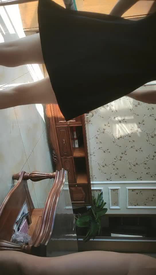 #熟女 #少妇 30岁少妇起床打扫卫生，老公抱起倒立口交 ，疯狂猛操，太刺激了
