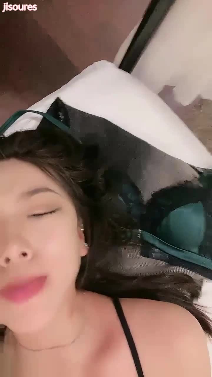 性感骚逼车模舔蛋摸屌再各种姿势骑乘后入猛操骚逼呻吟不停 #高挑 #中出 #模特>>>进入搜索群,搜索随机触发
