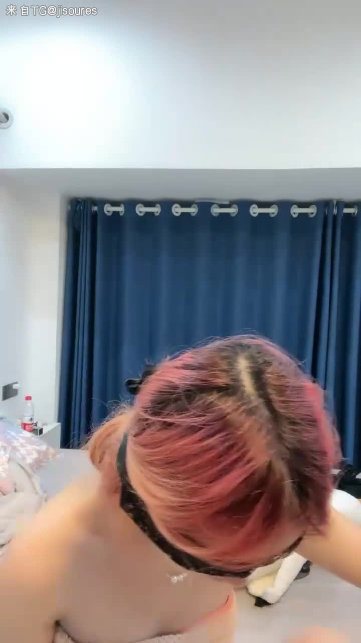 #女主播 #直播新人疯狂被干, 第一视角抽插骚穴, 刺激, 逼也太紧了, 插得人家好疼, 但是好爽