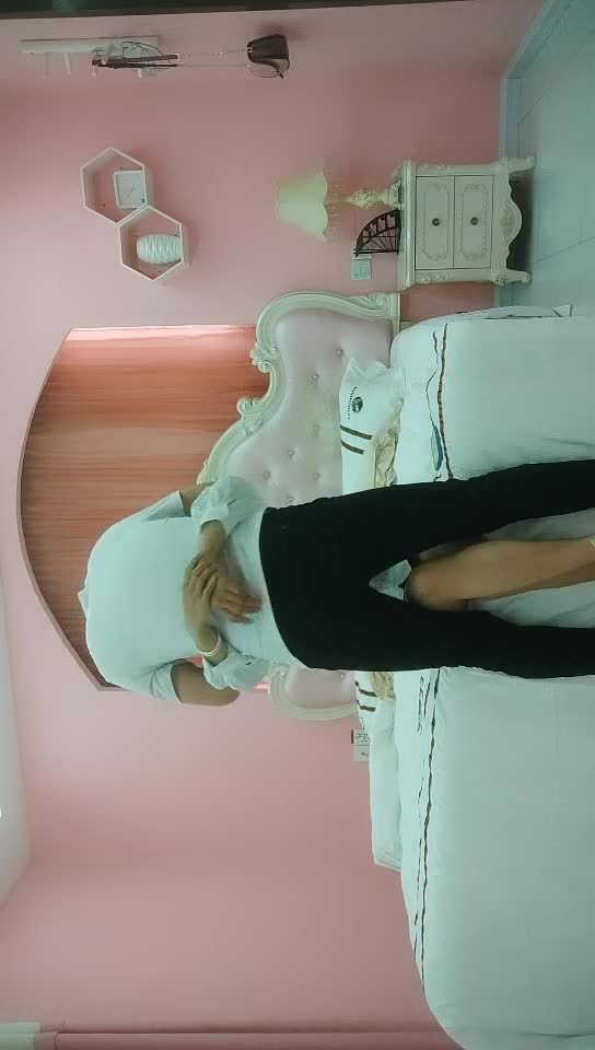 #熟女 #少妇  探探良家小少妇，害羞青涩，躺平床上任意抽插，真实性爱别样刺激
