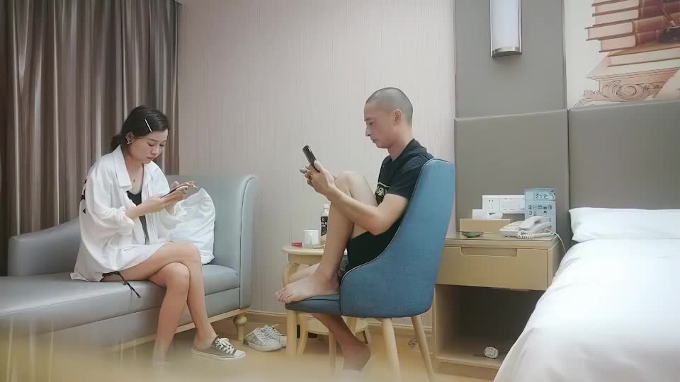 【精选探花】肤白小姐姐偷偷拿掉保险套全都射进去坏蛋你怎么射进去了 素人自拍 丝袜 #探花 #偷拍