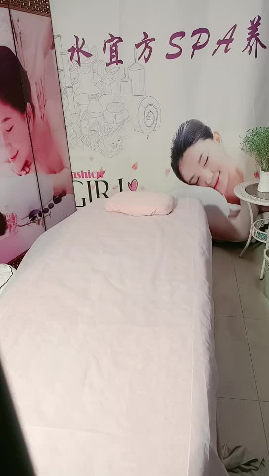 #熟女 #SPA 养生馆，大叔双飞美女少妇