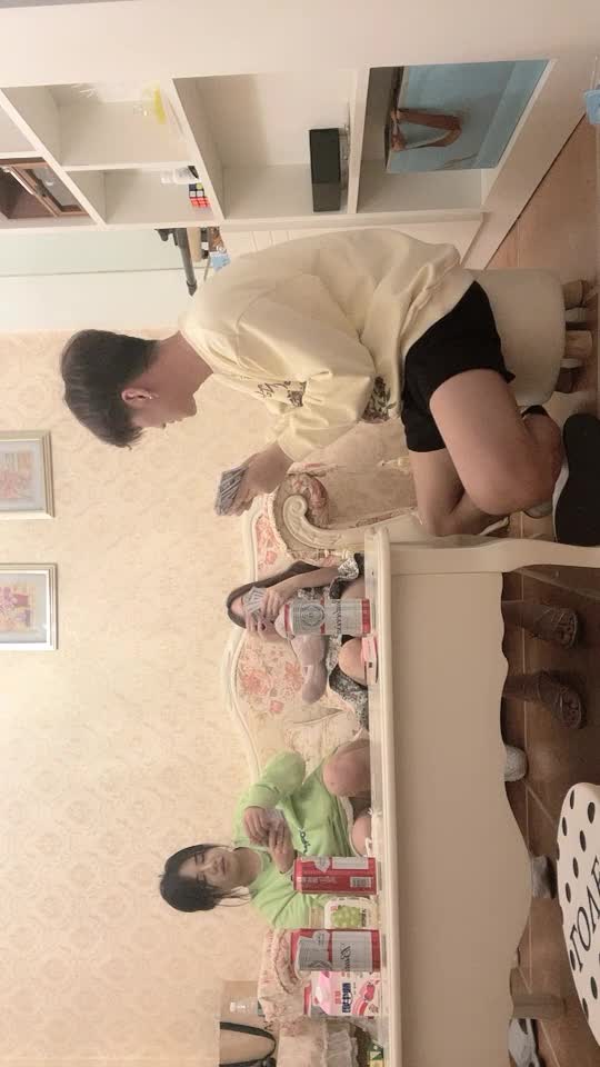 #熟女 #少妇  #主播 抖音主播，三人快乐斗地主，游戏完抱佳人上床，淫声浪语香艳力作