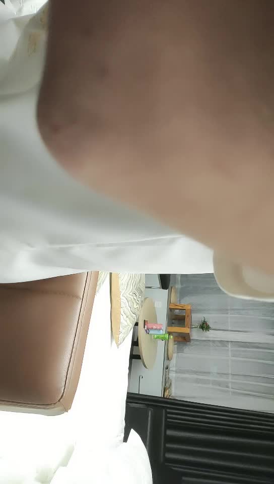 #熟女 #少妇 纹身巨乳翘臀少妇，穿上黑丝舔屌吸奶，特写后入猛操极品大屁股