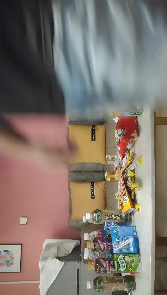 #熟女 #少妇  #人妻 今夜俩小伙迎战三人妻，乱伦群P大场面，超清4K设备偷拍，震撼劲爆必看