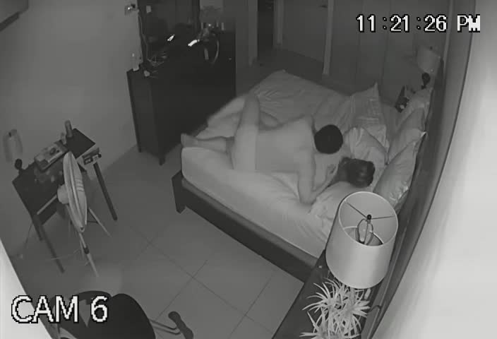 破解家庭网络摄像头偷拍 年轻夫妻的和谐性生活老公给媳妇舔逼热身各种姿势体位做爱