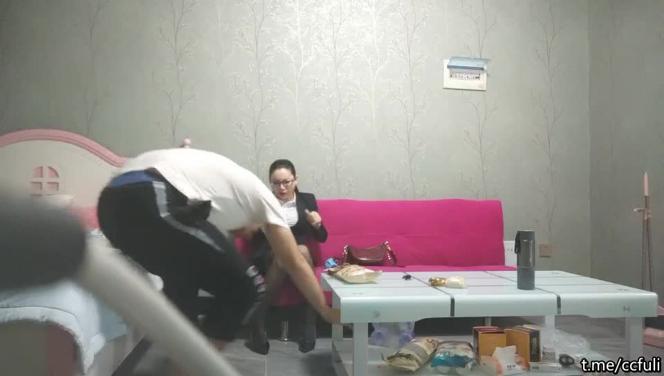 #熟女  #少妇  黑丝少妇 ，下春药起效再操逼，全身燥热发骚，深喉口交激情爆操