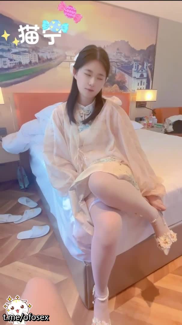 神仙颜值小仙女小姐姐『猫宁』唯美汉服后入，美美的玲珑小脚足交 樱桃小嘴口交，美美的脸纤细的腰 超级嫩穴爽上天了[