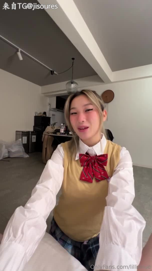 OnlyFans 亚裔媚外博主 [LillieNue] 露脸私拍福利 激情裸舞 洗澡诱惑 道具自慰