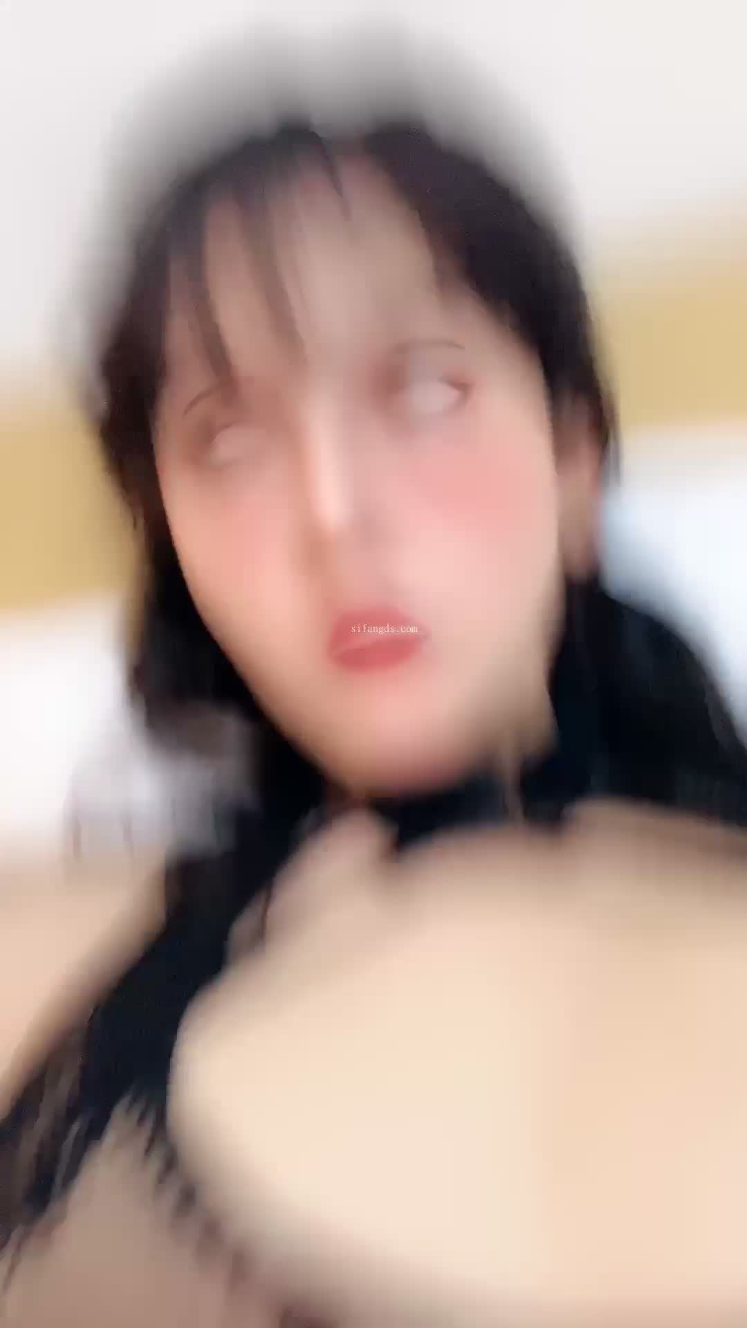 #墨迹 #主播   顶级身材校花，眼镜妹道具自慰2