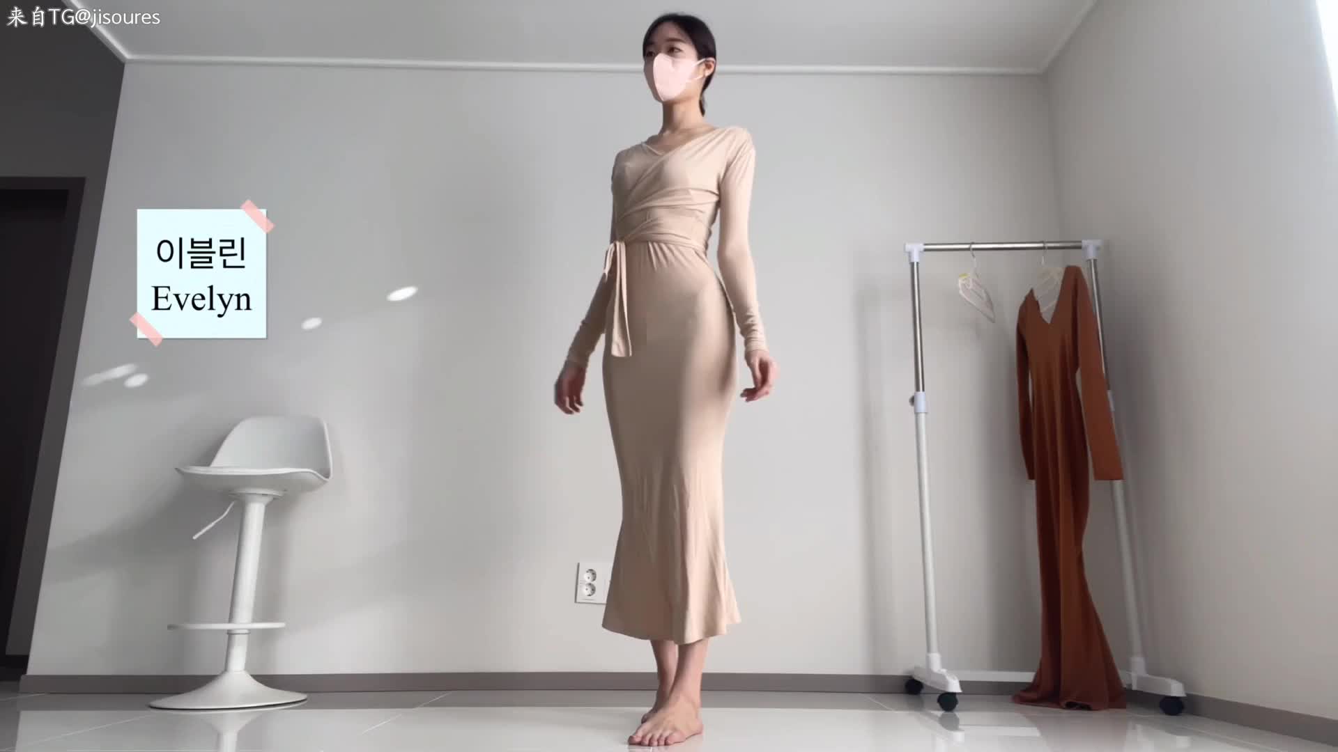 #极品 #伊芙琳 #自慰 #抽插                                                       [伊芙琳] 大尺度私拍, 身材超级好 推荐一个非常好玩的群