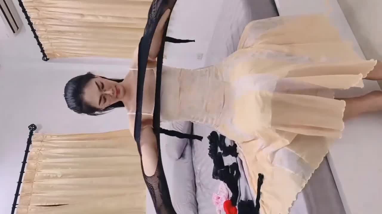 #国产精品 #反差婊 长腿眼镜御姐与小嫩妹约炮猛男️连体黑丝骑乘吃鸡乳推舌吻把猛男服侍的太舒服了