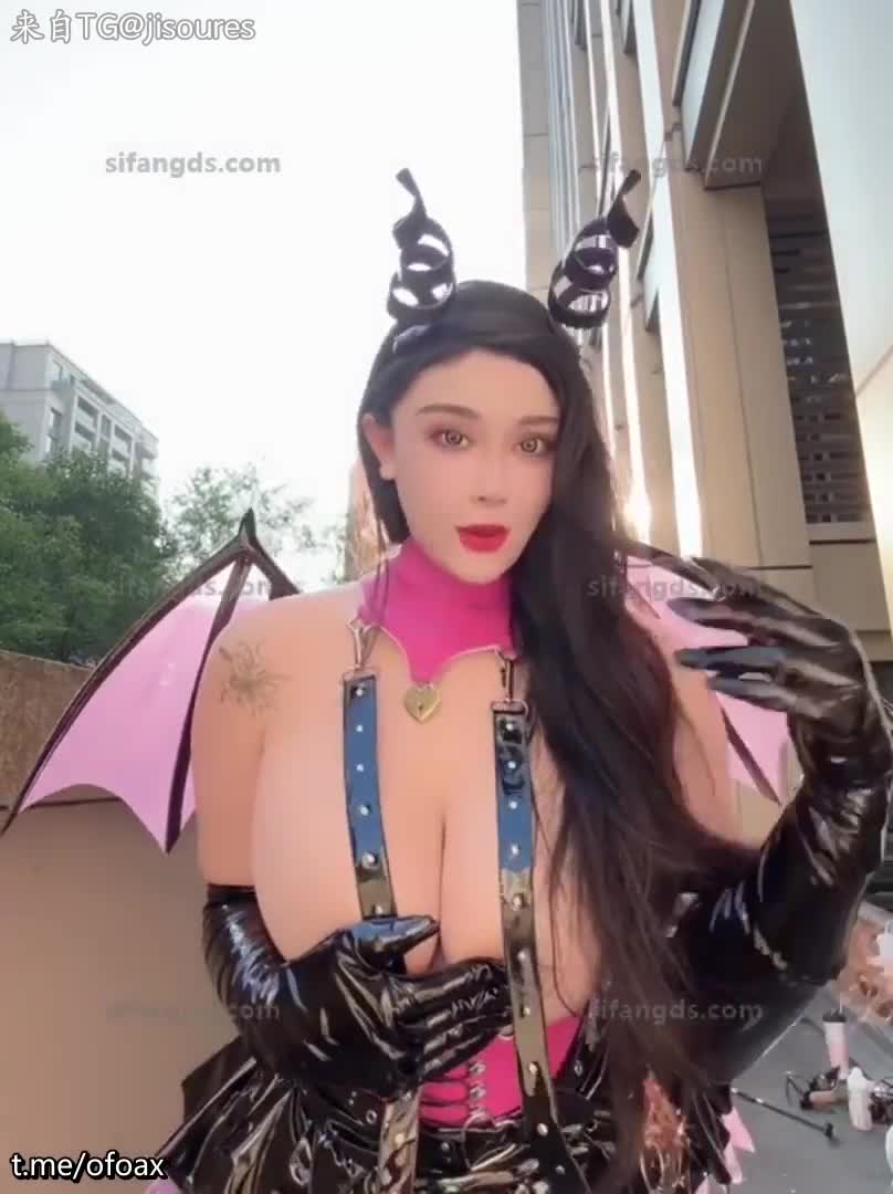 推特网红巨乳肥臀女神 [芷仪g宝] cos恶魔装 露出自慰,H罩杯豪乳大肥臀