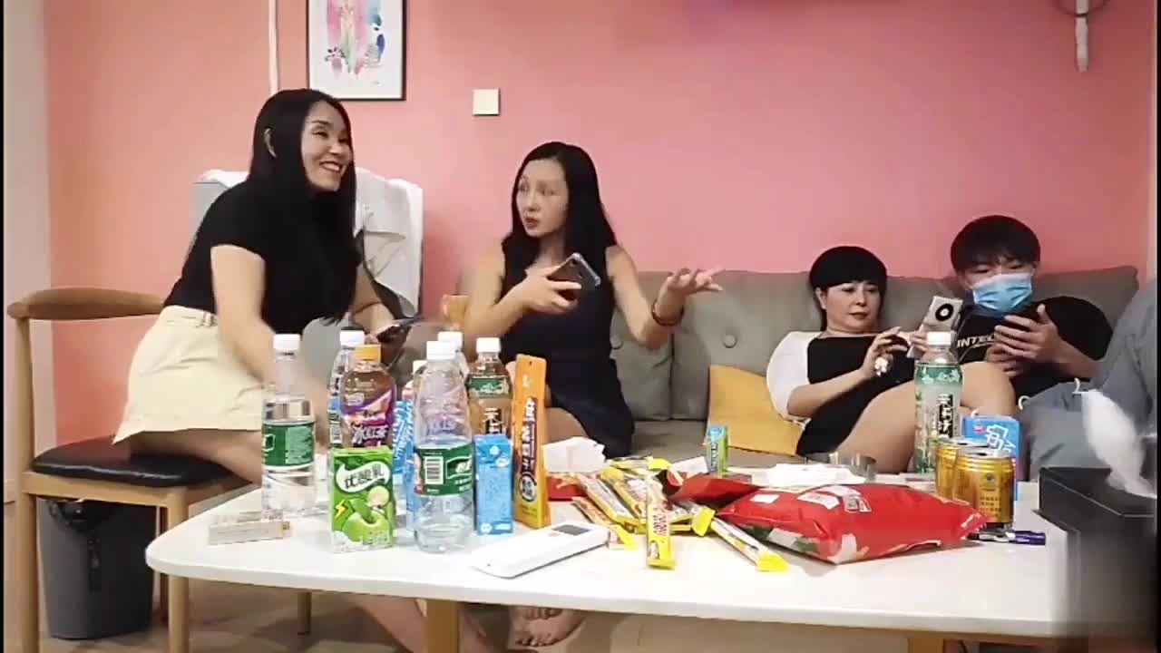 【母子乱伦】淫乱5P！儿子带着妈妈开民宿一起玩淫趴激情换妈，现场群P乱乱交满房春色