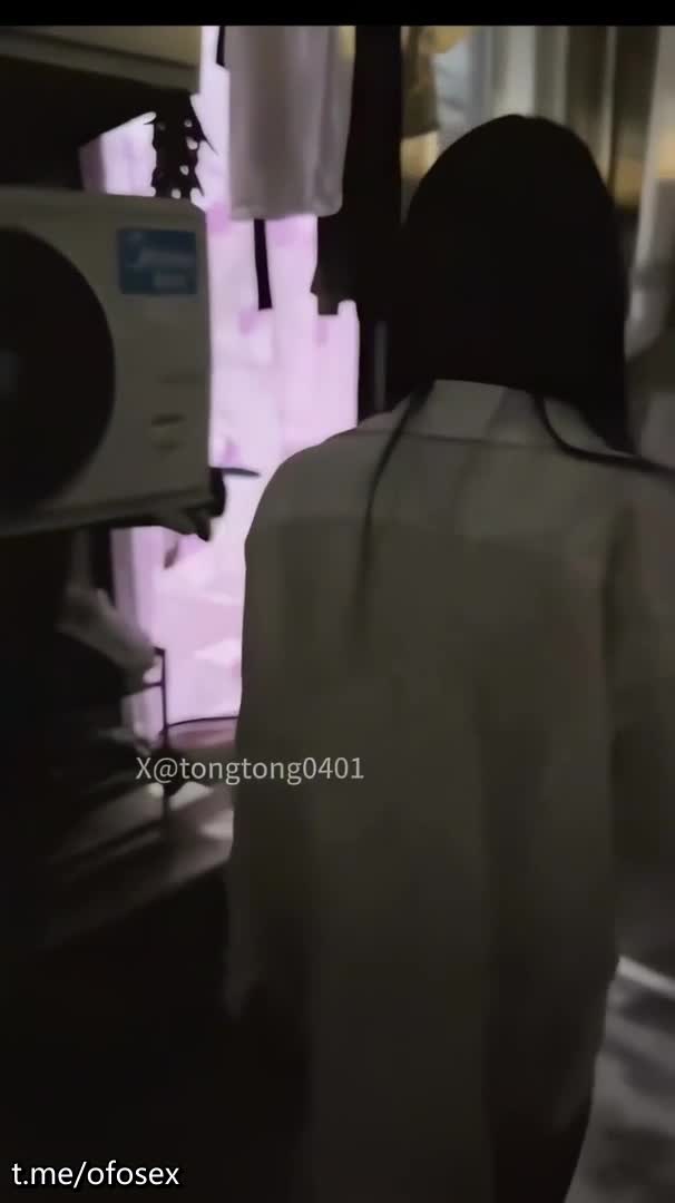 推特网红露脸反差骚母狗【彤彤乖】6月最新付费福利 婚纱母狗 户外露出 激情自慰[