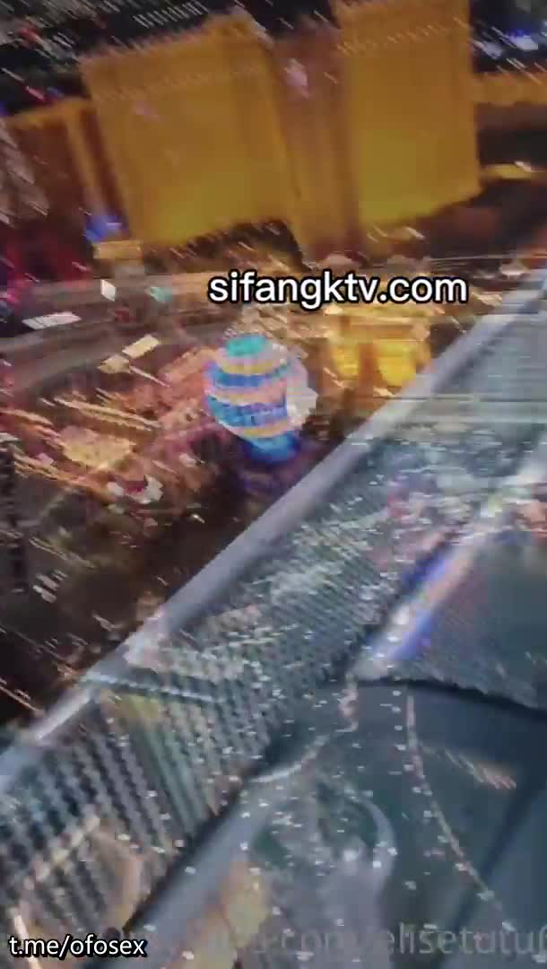 网红极品波霸反差婊女神【谭晓彤】付费私拍，酒店阳台风骚露出跪舔吸食金主大肉棒