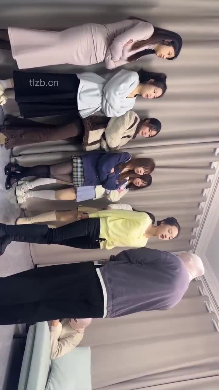 #狗哥 #套路直播 #多女主 #纯舔脚 #素踩踏年前封关之作 群调 各种美少女 多种鞋子 羞辱 踩踏 舔脚 舔鞋