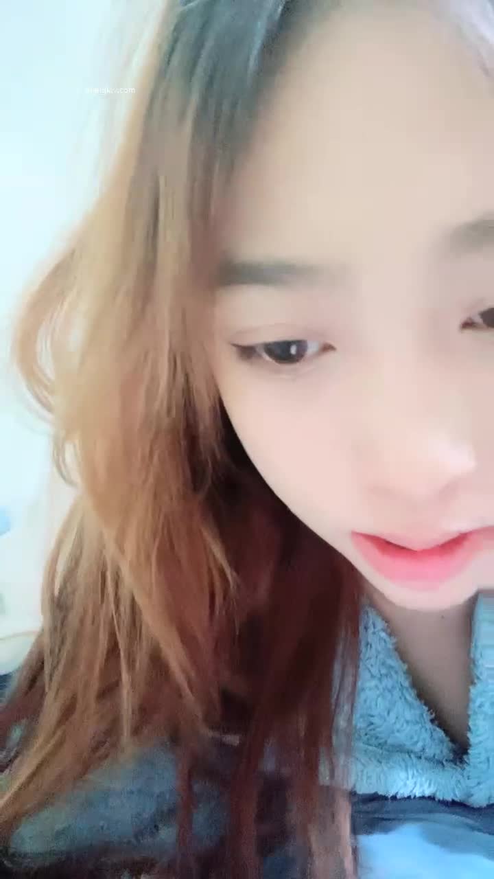 #佳佳19 反差公共厕所露出自慰户外露出