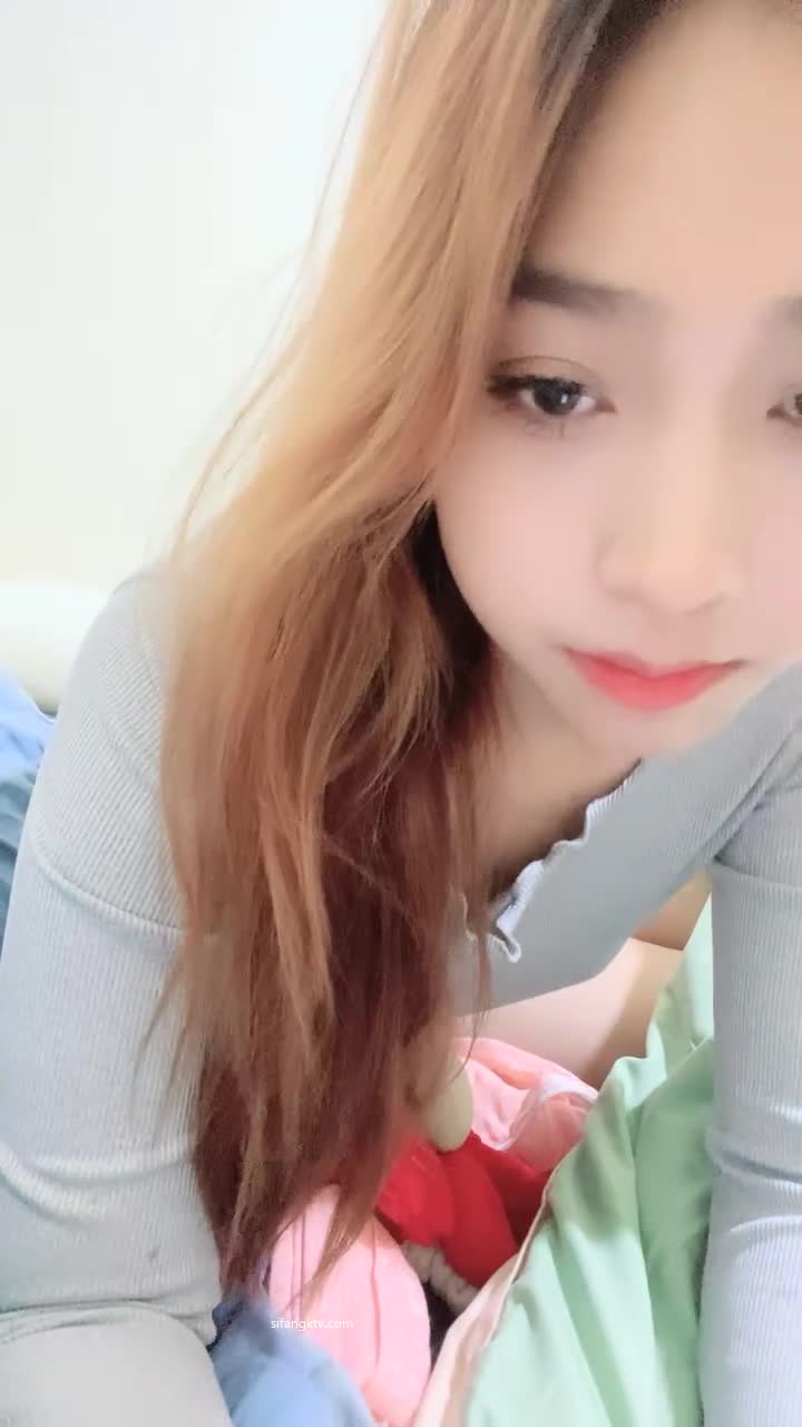 #佳佳19 反差公共厕所露出自慰户外露出