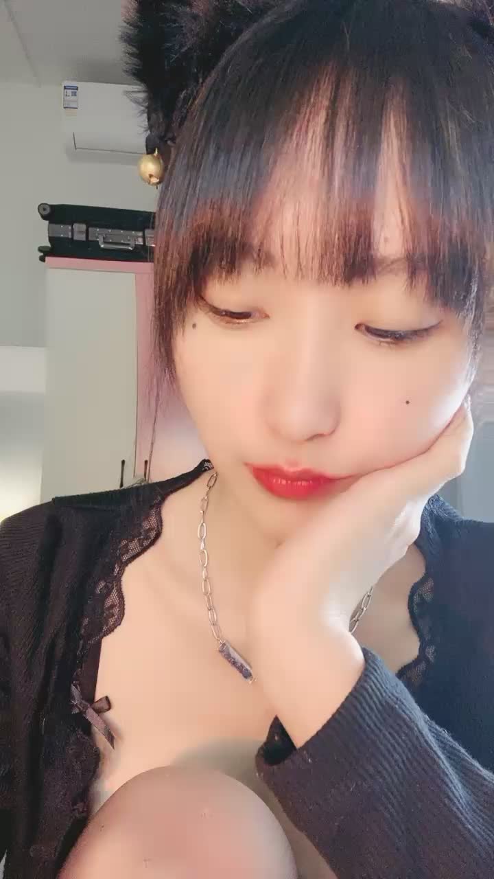 #草莓味妹妹 超骚母狗，模拟口交，叫声可射，绝对骚直播加微信福利