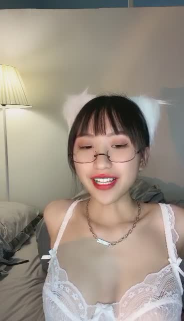 #草莓味妹妹 超骚母狗，模拟口交，叫声可射，绝对骚直播加微信福利