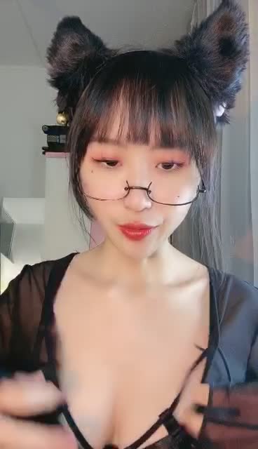#草莓味妹妹 超骚母狗，模拟口交，叫声可射，绝对骚直播加微信福利
