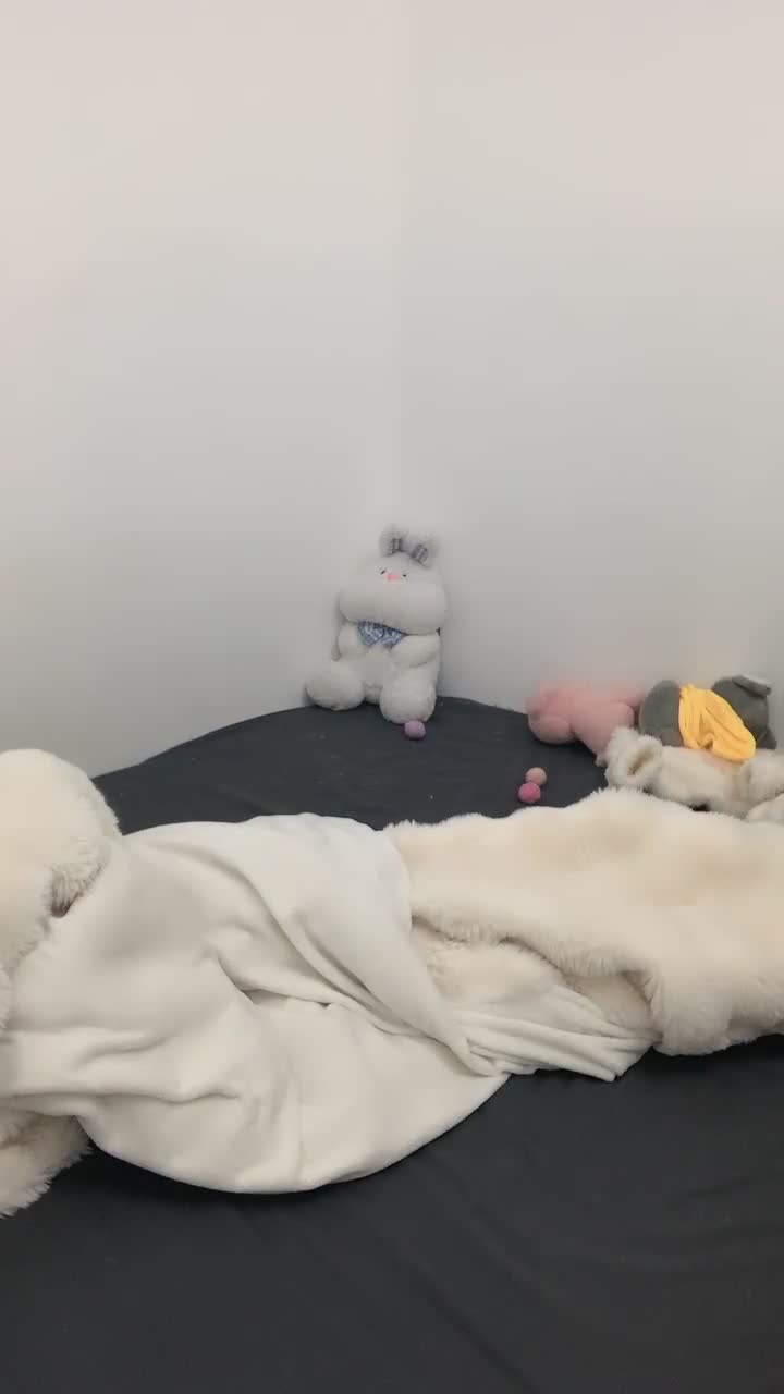 #小玉777  七彩直播，神仙颜值极品反差性感高颜值美腿女神，抖音风裸舞，抠穴自慰高潮