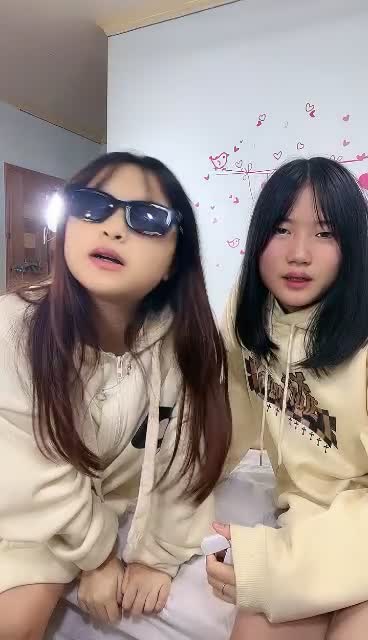 #梅川内酷子 直播大乱交多人运动母狗群交直播，女多男少，口交后入女上骑乘54部