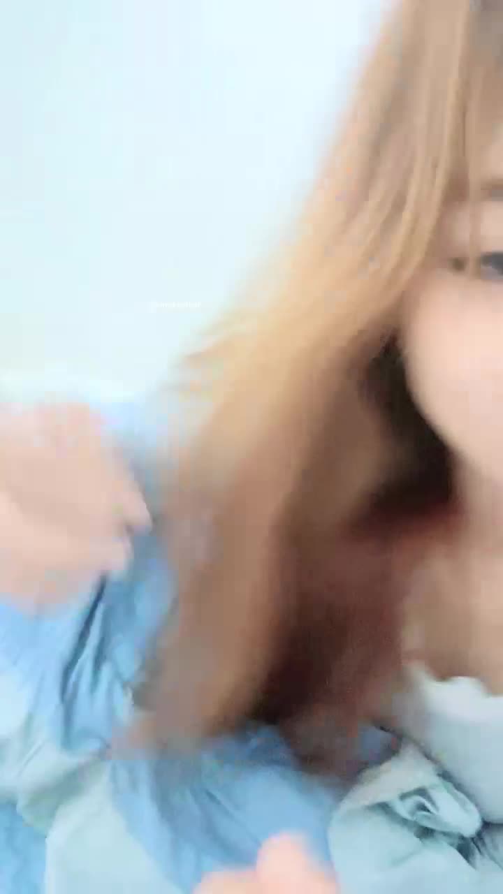 #佳佳19 反差公共厕所露出自慰户外露出