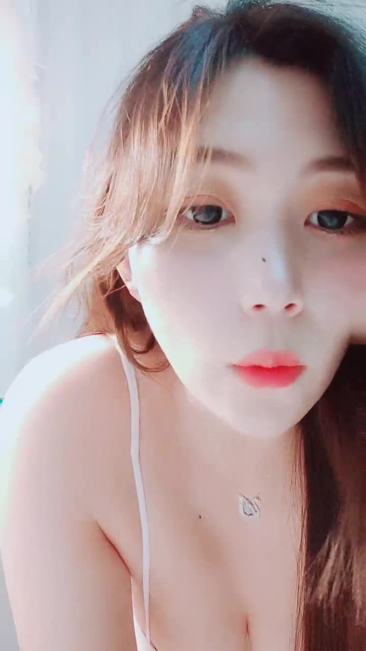 #你的女帝 半糖巨乳气质御姐，少妇母狗，大白奶主播130部