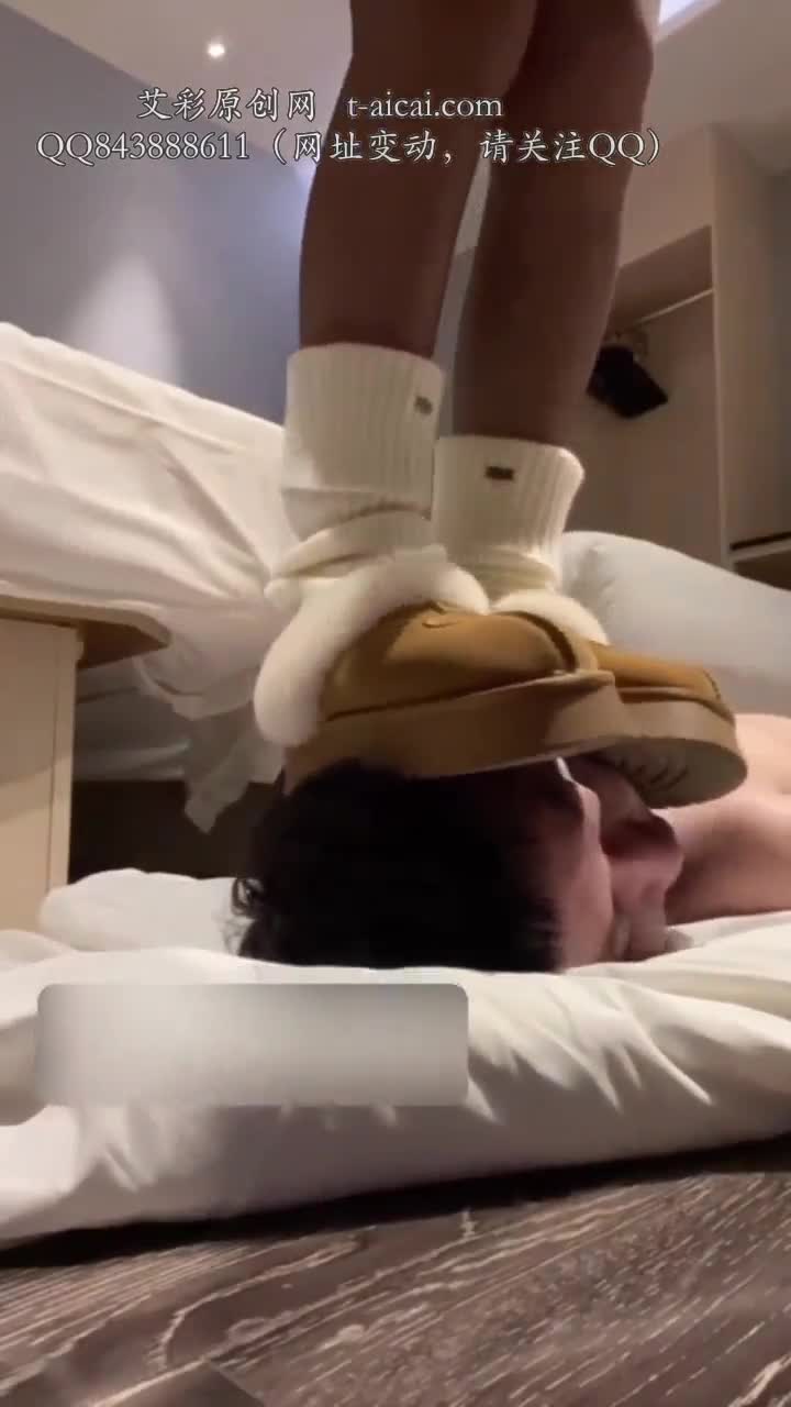 未知女主 美女小姐姐的脏鞋底狠跺狗脸