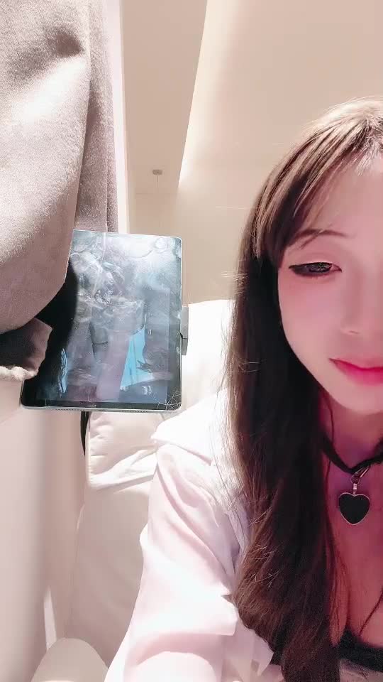 蒙面喘喘】奶挺肤白极品学妹 蝴蝶骚穴淫水多多，道具抽插浪叫不止