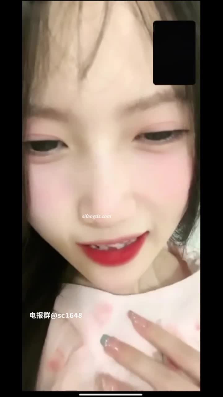 #反差婊 #裸聊 #1V1平台高质量尺度一对一裸聊，助撸催射专用，质量很好合集共20个视频