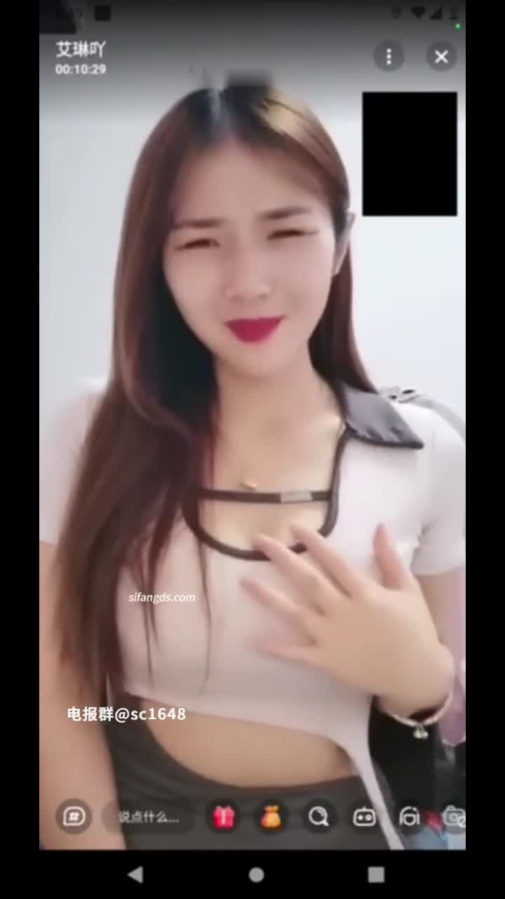 #1v1 #反差婊  #裸聊擦边平台主播， 黑丝美腿舔内裤舔丝袜，模拟撸管口交阿黑颜！合集共56个视频新更