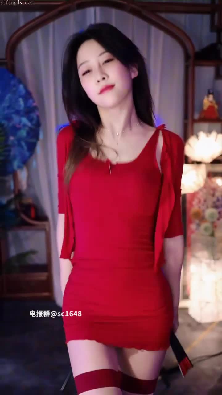 #反差 #抖音 #小慕林 乳夹灯管漏底漏内漏裆，甚至故意拉伸裙子更透视合集共43个视频