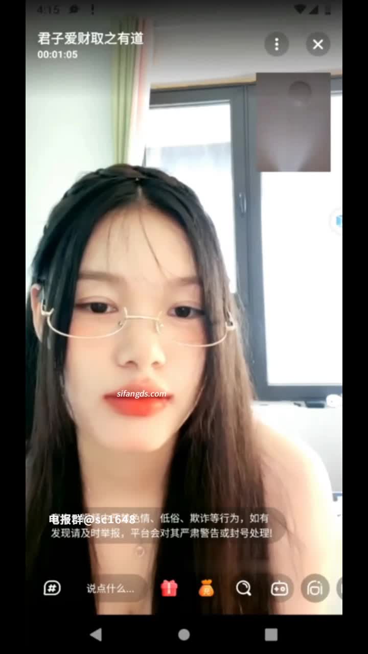 #1v1 #反差婊  #裸聊擦边平台主播， 黑丝美腿舔内裤舔丝袜，模拟撸管口交阿黑颜！合集共56个视频新更