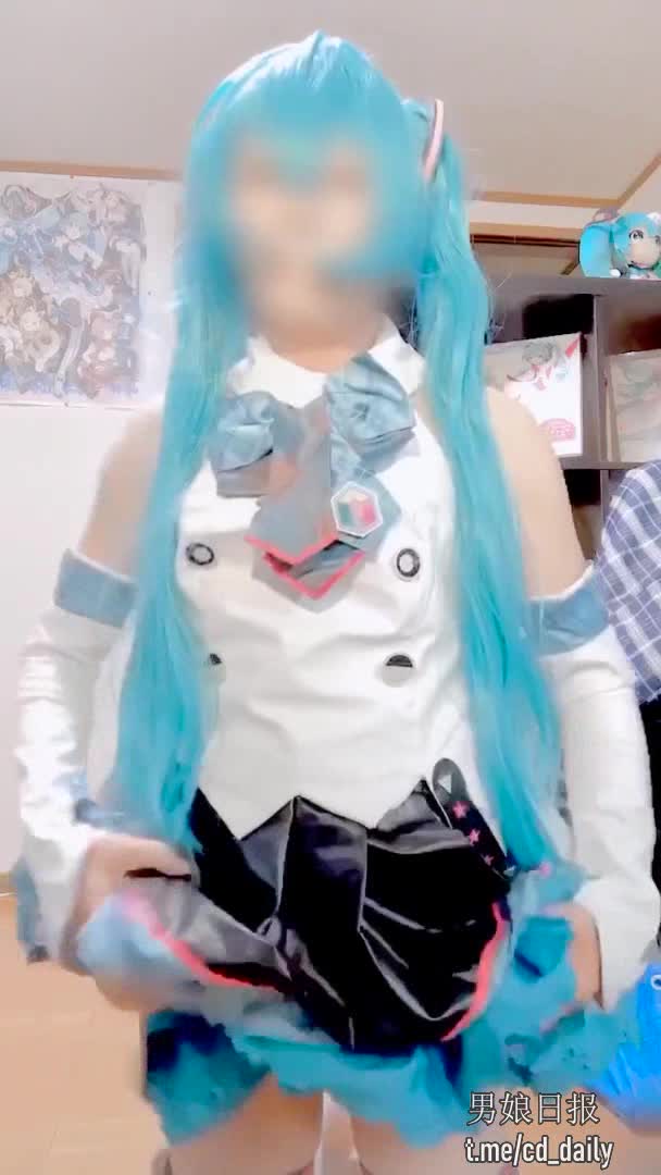 #cosplay #自慰 #初音未来 #伪娘男娘 @lygbl初音未来也顶不住来自前列腺的猛烈进攻，屁股都快炸了