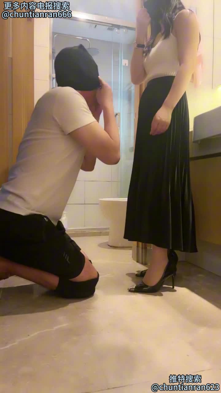 王妃 舔马桶 抽 耳光 踩踏 喂食