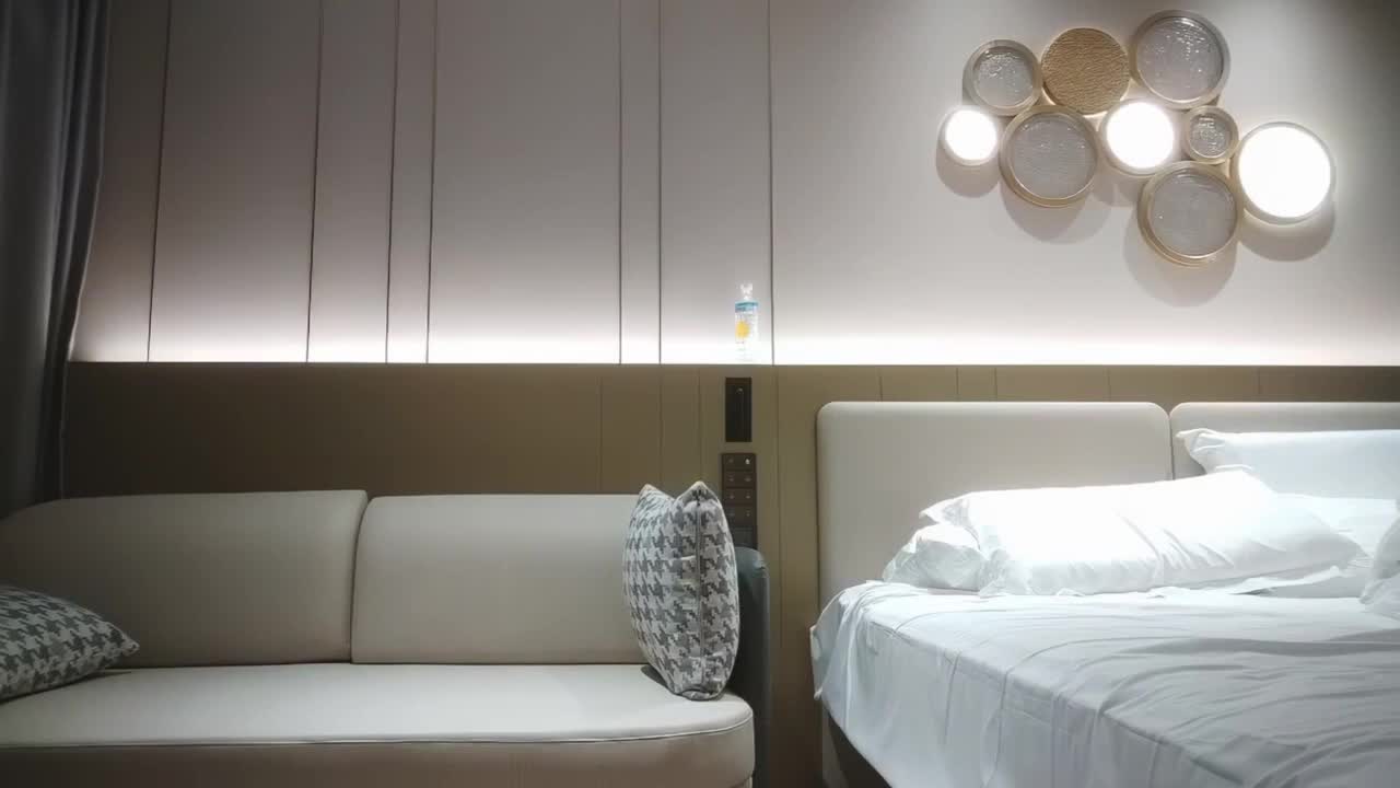 漂亮小姐姐 你的太长了后面有点痛 身材苗条大长腿 69吃鸡 被大哥多姿势输出 操的小脸绯红#探花 #69 #颜值 #大长腿
