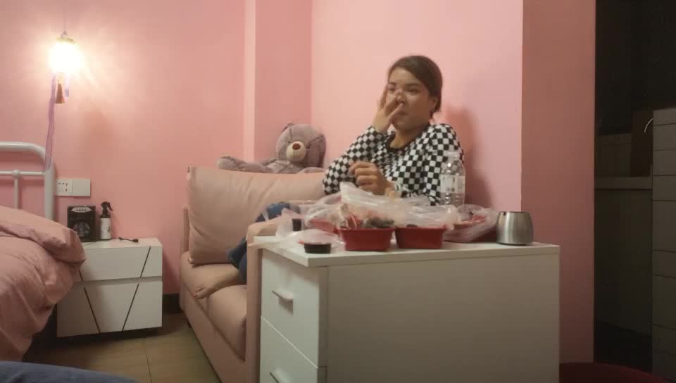 小胖哥家里约炮老公出去打工的留守少妇 饥渴的很简直操不够#约炮 #少妇