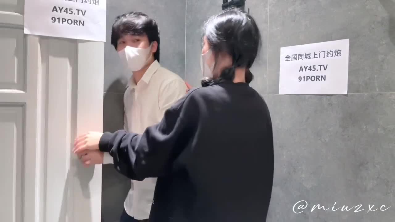 越南骚浪反差妹 丈夫带朋友回家喝酒自己喝倒了，那只好把娇妻便宜了朋友作者：#Miuczx标签：#口交 #深喉 #骑乘 #后入 #娇喘 @biefeng55