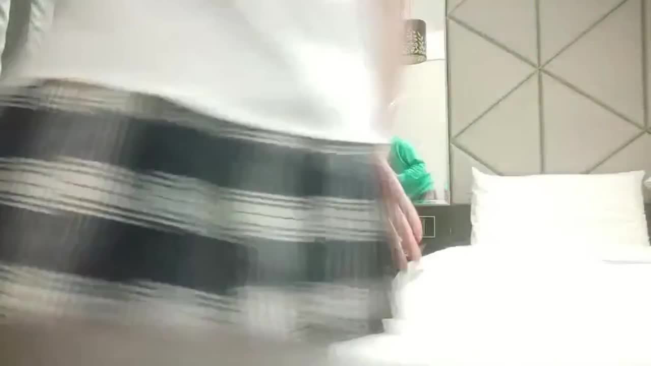 双马尾萝莉美眉 你不要看尴尬的很 啊好深老公求求你射给我吧我喷不出来了 身材娇小性格温柔被无套输出连续操喷#双马尾  #萝莉  #无套