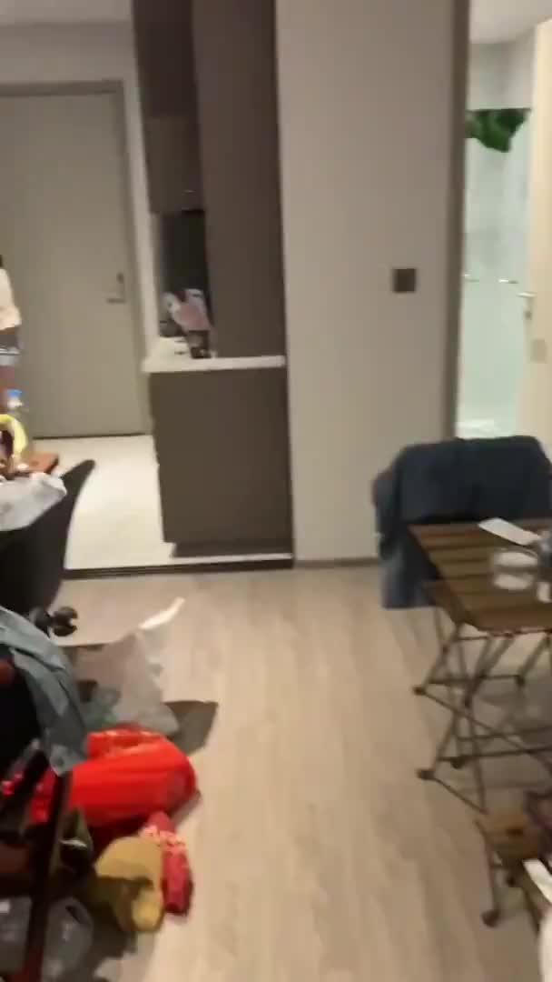 白人老外攻略极品人妻，娇妻还做吃的给老外，一番大战无套内射，精液缓缓流出#人妻  #NTR  #老外  #内射