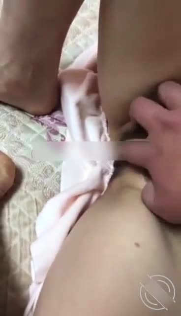 《母子乱伦》沙发上爆操内射老妈 差点被邻居发现#乱伦  #母子  #内射 #爆操