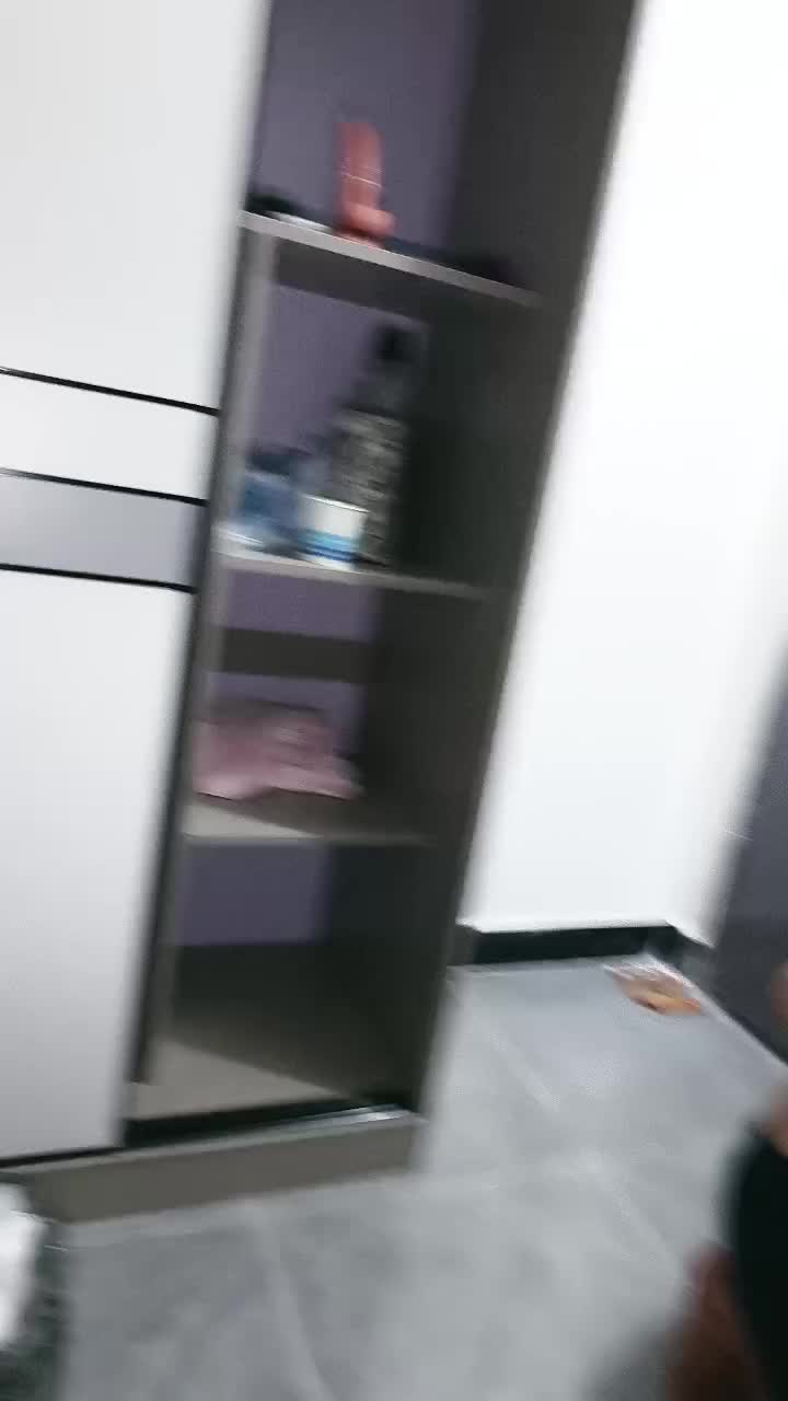 三个嫩妹小姐姐，被炮友玩穴操逼，假屌插多毛嫩穴，水嫩多汁，三女互揉奶子自摸，嫩穴妹妹换着操#三女  #群P